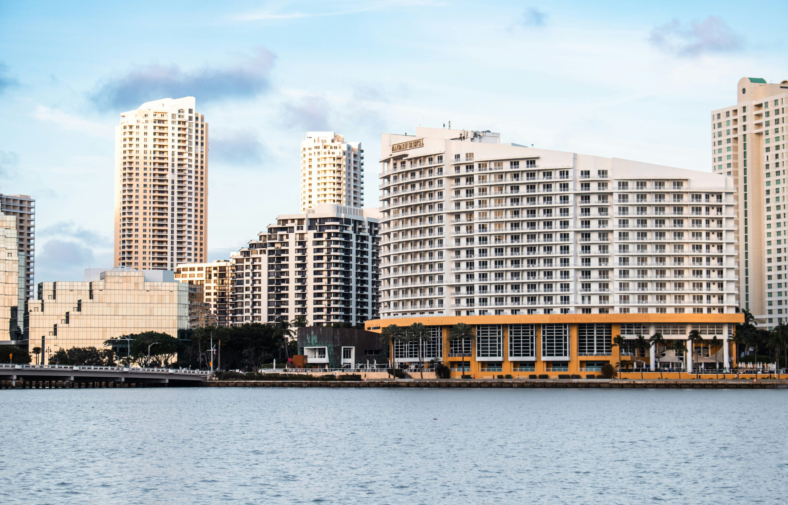 zoshua-colah-YyxBv0r4rcE-unsplash (1)